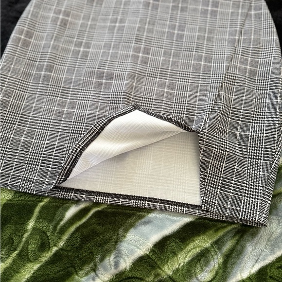 white and Black Plaid Mini Skirt - Picture 2 of 5